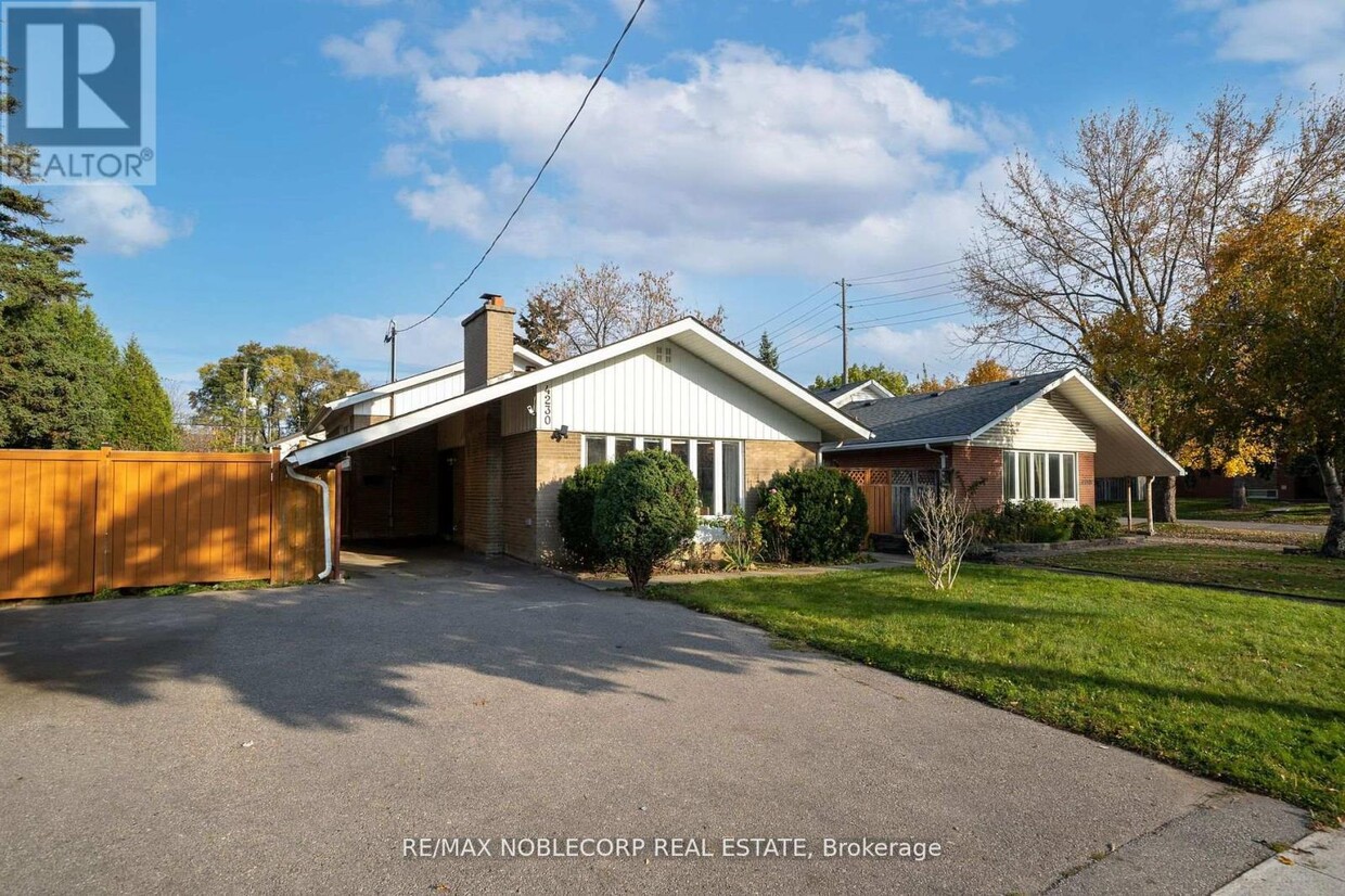 Photo principale - 4230 Bloor St W
