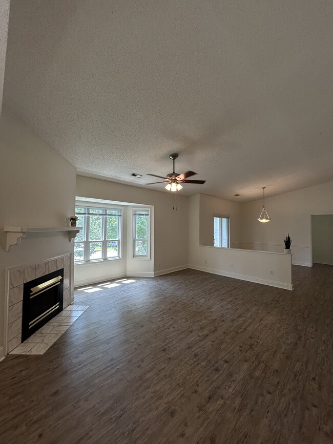 Building Photo - 104 Breezewood Dr