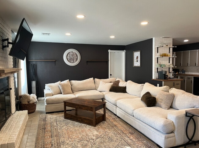 Foto del edificio - 64 Magnolia Dr