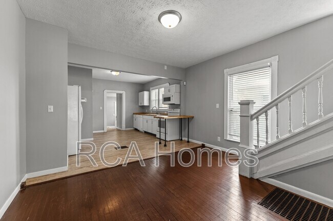 Photo - 1009 E Raymond St House