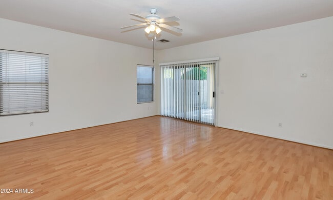 Foto del edificio - 12839 W Sells Dr