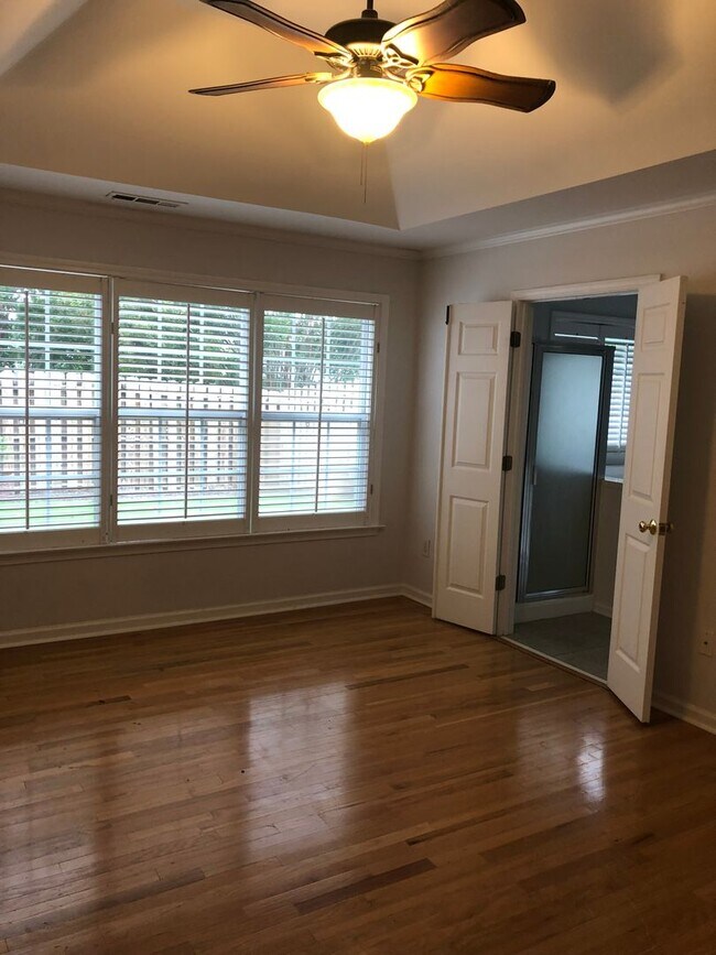 Foto del edificio - Greenville, 3BD/2.5 plus bonus, 1839SF