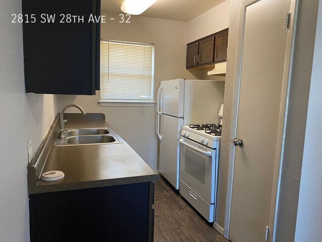 Building Photo - All bills paid! Ask about our move in spec...