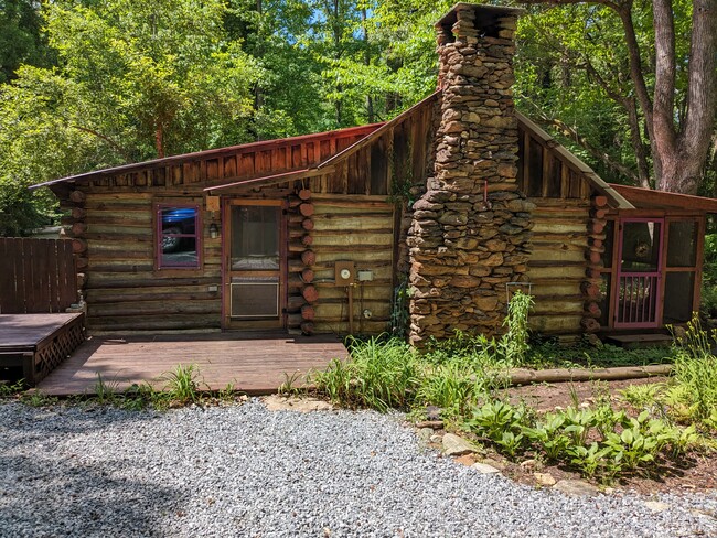 Building Photo - 826 Smith Dairy Rd