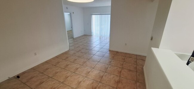 Building Photo - 9340 Fontainebleau Blvd