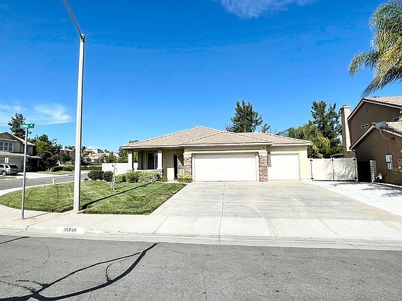 Foto del edificio - 3 Bed / 2 Bath Pool Home with Big Landscaped Yard & 3-Car Garage