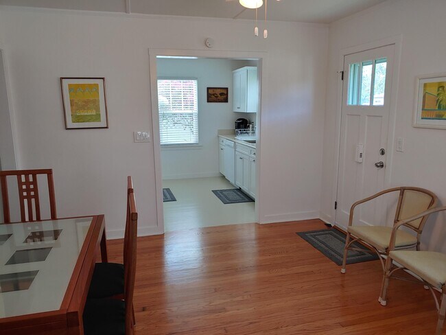 Building Photo - 214 NE 12th St