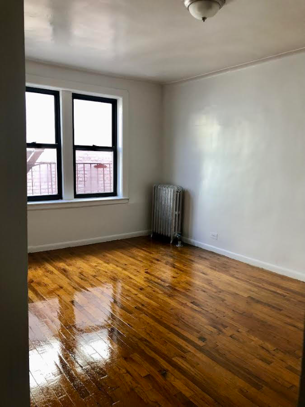 Primary Photo - 1522 Beach Ave