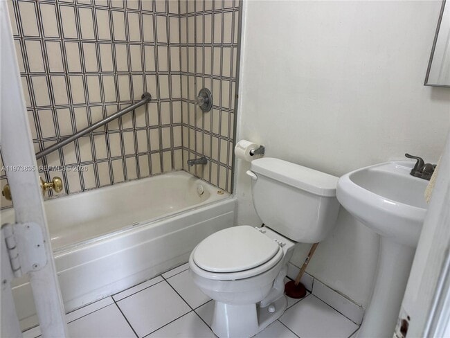 Building Photo - 1423 Wiley St