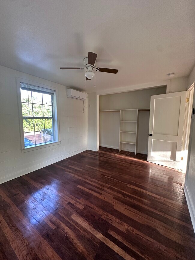 Foto del edificio - 705 W Circle Dr