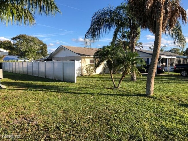 Building Photo - 3 br, 1 bath House - 620 Palm Avenue