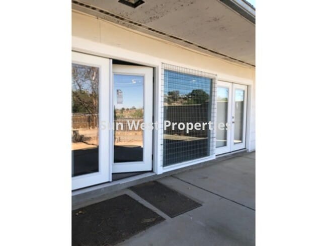 Building Photo - 3204 N Dustin Ave