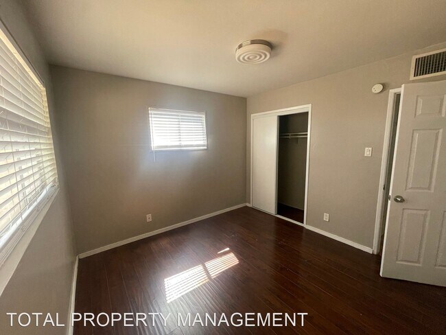Building Photo - 3 br, 2 bath House - 2200 Dune Dr.