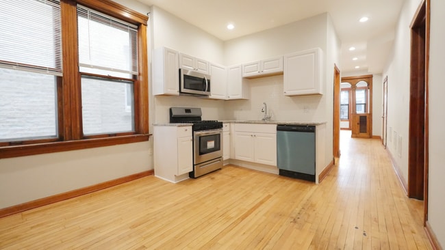 Building Photo - 1422 N Maplewood Ave