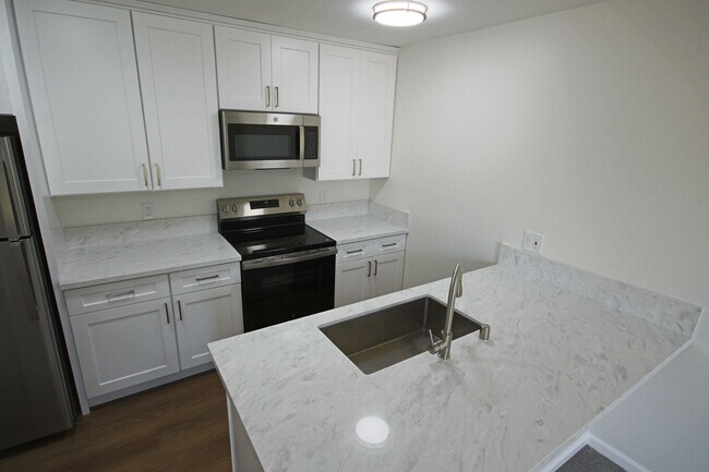 Foto del edificio - La Jolla 2 Bedroom 2 Bath walking distance...