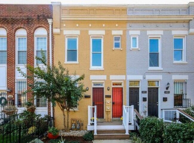 Foto del edificio - 1423 E Street NE, Unit 2nd Fl Front Bedroom