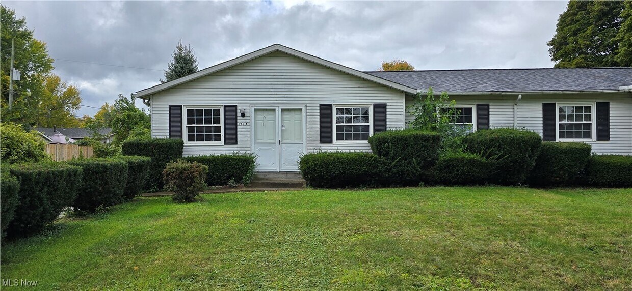 215 Meadows Dr, Painesville, OH 44077 Room for Rent in Painesville