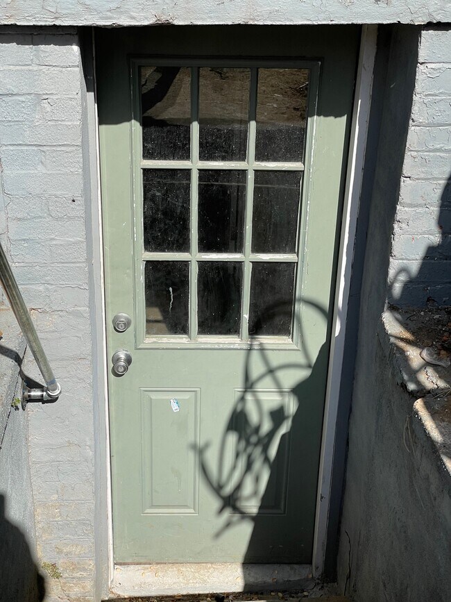 Building Photo - 529 Irving St NW