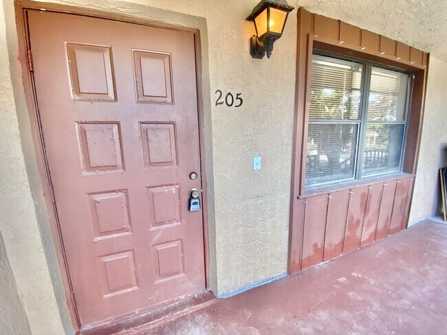 Foto del edificio - 5975 Forest Hill Blvd
