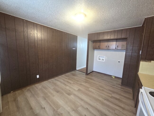 Building Photo - 2027 S Ingram Mill Rd