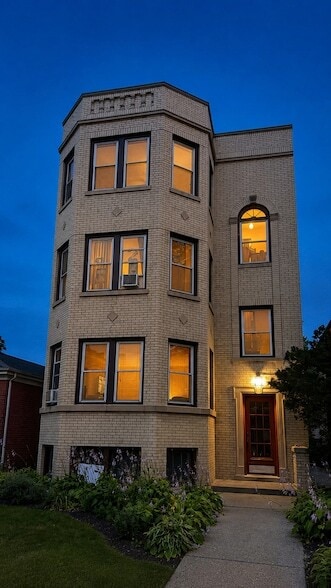 Building Photo - 1316 Seward St