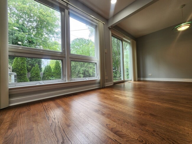 Building Photo - 400 Skokie Ct