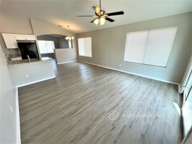 Foto del edificio - 6417 W Hughes Dr