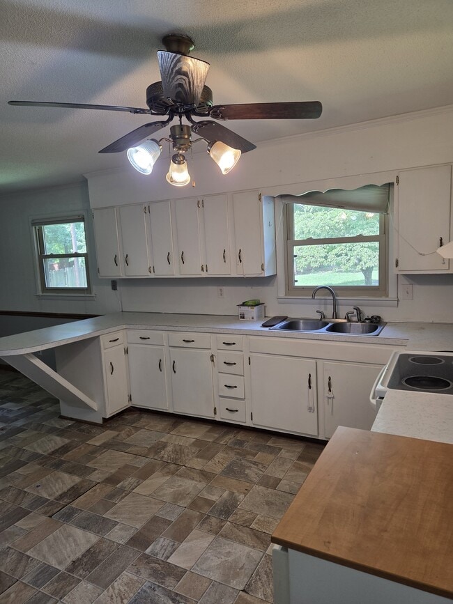 Building Photo - 311 Island Dr
