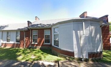 Building Photo - 303 W Sloan St