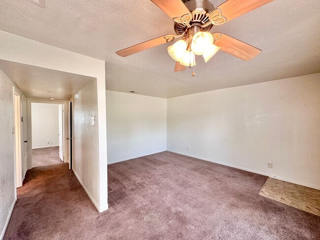 Building Photo - 1102-1104 Williamson Dr