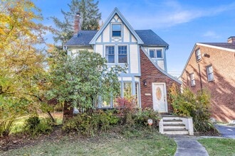 Building Photo - 3630 Bainbridge Rd