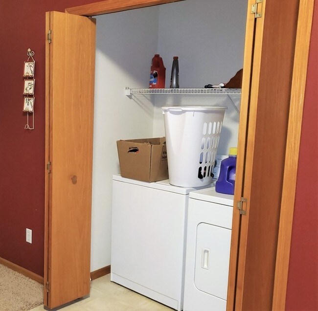 Foto del edificio - SUBLEASE AVAILABLE NOW