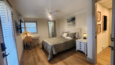 Building Photo - 1704 S Forest Dr