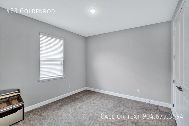 Foto del edificio - 423 Goldenrod-