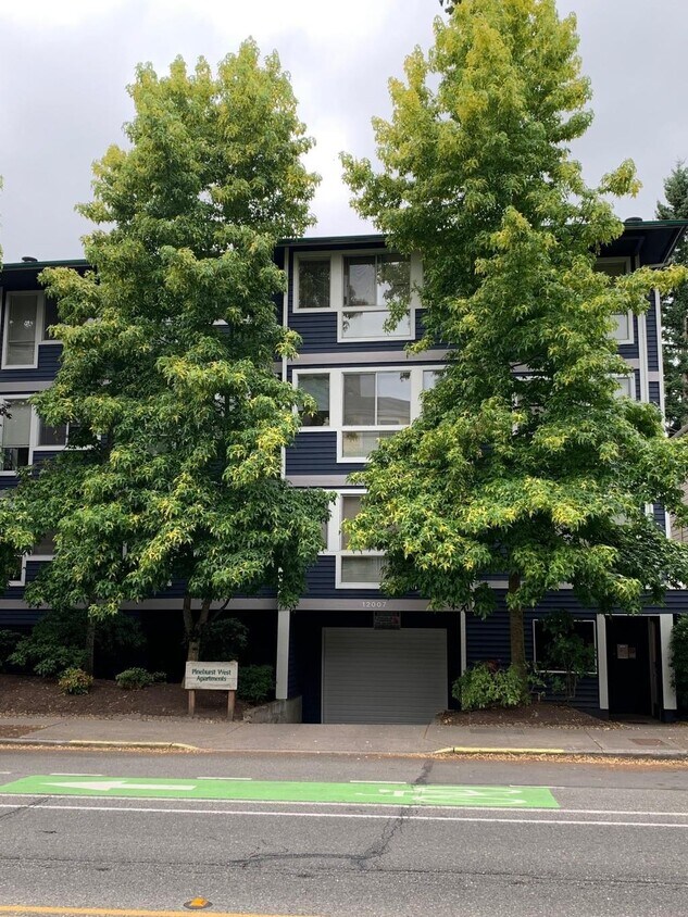 Primary Photo - Pinehurst West - 2 bedrooms