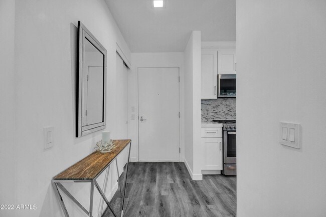 Building Photo - 7131 E Rancho Vista Dr