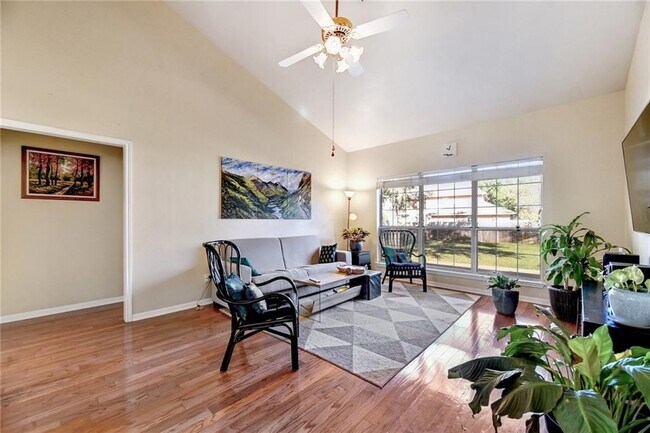 Foto del edificio - 6408 Walebridge Ln