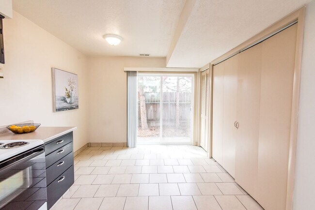 Foto del edificio - 69 W 400 S