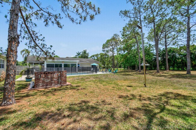 Building Photo - 15739 75th Way N