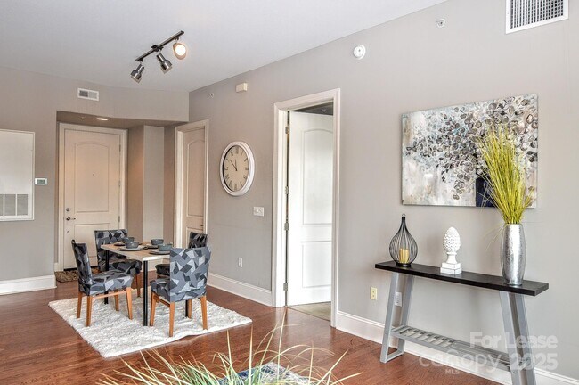 Foto del edificio - 4625 Piedmont Row Dr