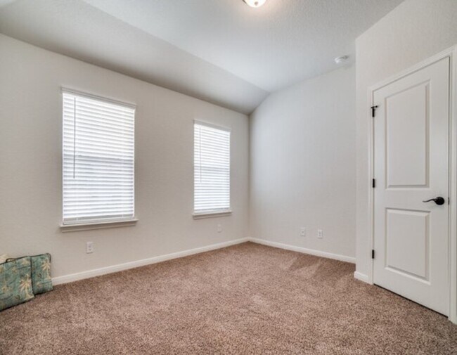 Building Photo - 10344 Lynwood Creek