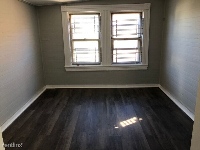 Building Photo - 76 Pearsall Ave