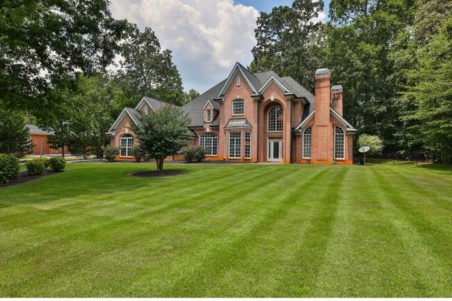 Building Photo - 8225 Seven Oaks Dr