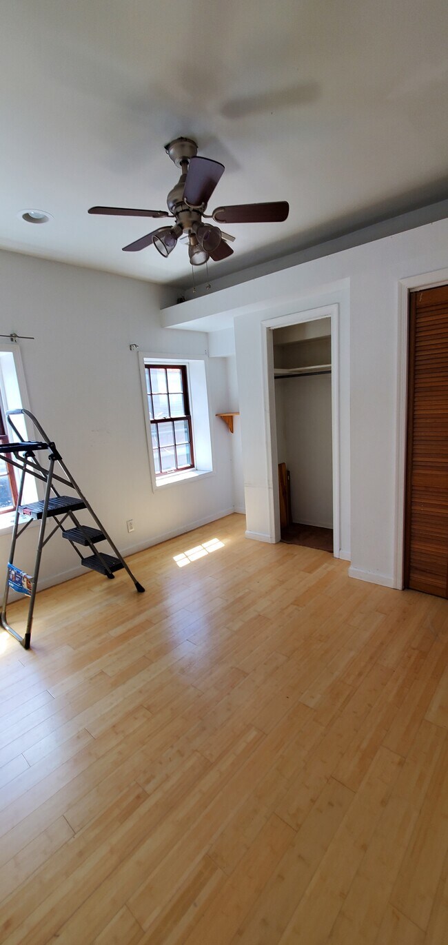 Building Photo - 754 S Chadwick St