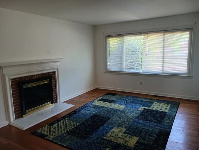 Building Photo - 1 Lynn Drive,  Newport News, VA 23606