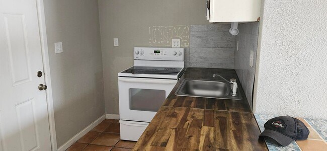 Building Photo - 1512 W Vermijo St
