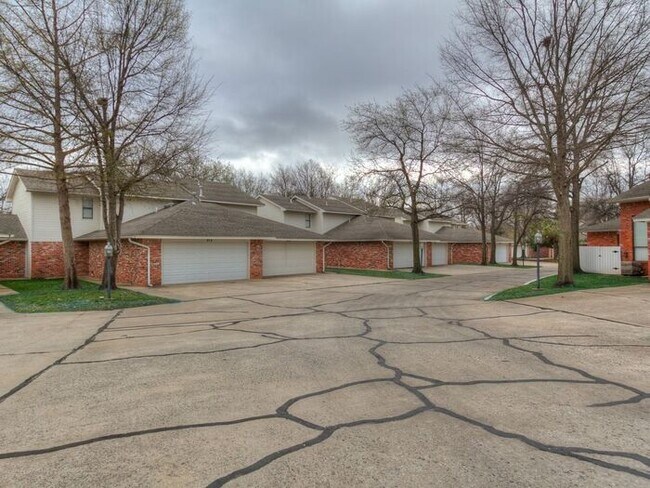 Building Photo - Spacious West Norman 1 Story 3 Bed 2 Bath!!
