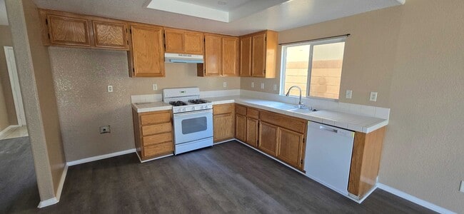 Building Photo - 43627 6th St E