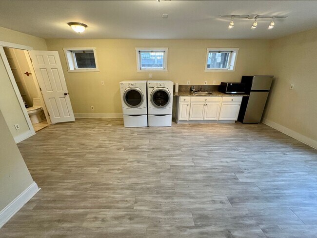 Foto del edificio - One-Bedroom, One-bath Basement Apartment in Sought-After Community of Aquia Harbour