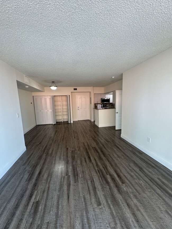 Foto del edificio - 17000 N Bay Rd